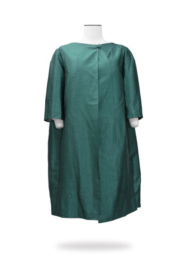 View full screen - View 1 of Lot 43. Livia, Haute Couture, circa 1960, Shantung coat with pleats at the back | Manteau en shantung au dos plissé.