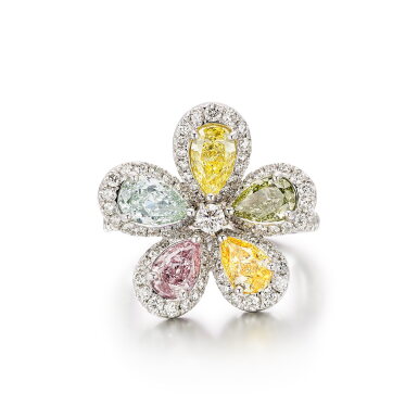 View full screen - View 1 of Lot 2726. Coloured Diamond and Diamond Ring | 彩色鑽石 配 鑽石 戒指(彩色鑽石共重2.62克拉).