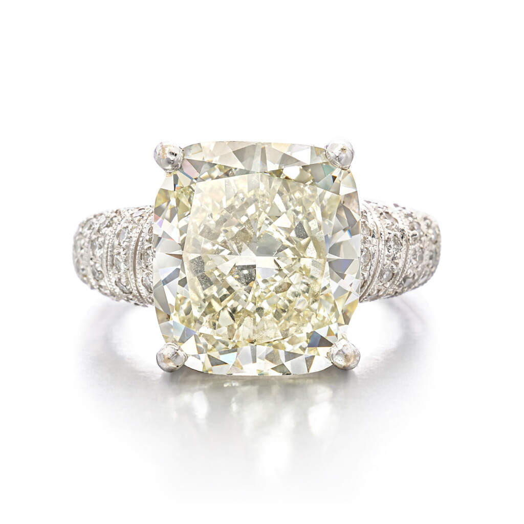 View full screen - View 1 of Lot 1836. Diamond Ring | 8.51克拉 枕形 N色 鑽石 配 鑽石 戒指.