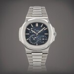 Nautilus, reference 5712/1A-001 Montre bracelet en acier avec date, phases de lune et indication de la réserve de marche | Stainless steel wristwatch with date, moon phases, power reserve indication and bracelet Vers 2015 | Circa 2015