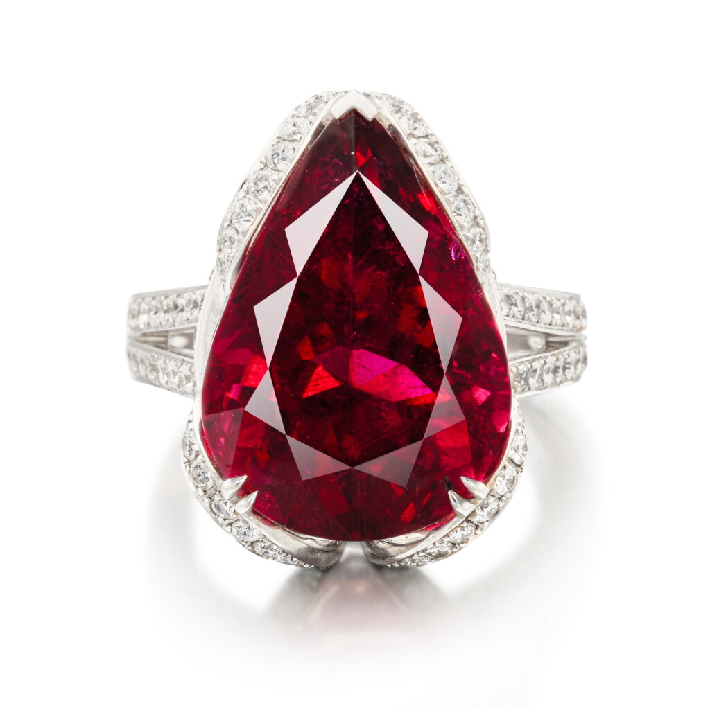 View full screen - View 1 of Lot 1737. RUBELLITE AND DIAMOND RING | 紅碧璽 配 鑽石 戒指.