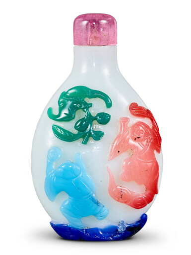 View full screen - View 1 of Lot 1835. A five-colour overlay white glass 'boys and bats' snuff bottle Qing dynasty, 18th – 19th century | 清十八至十九世紀 涅白地套五色料童子接福鼻煙壺.