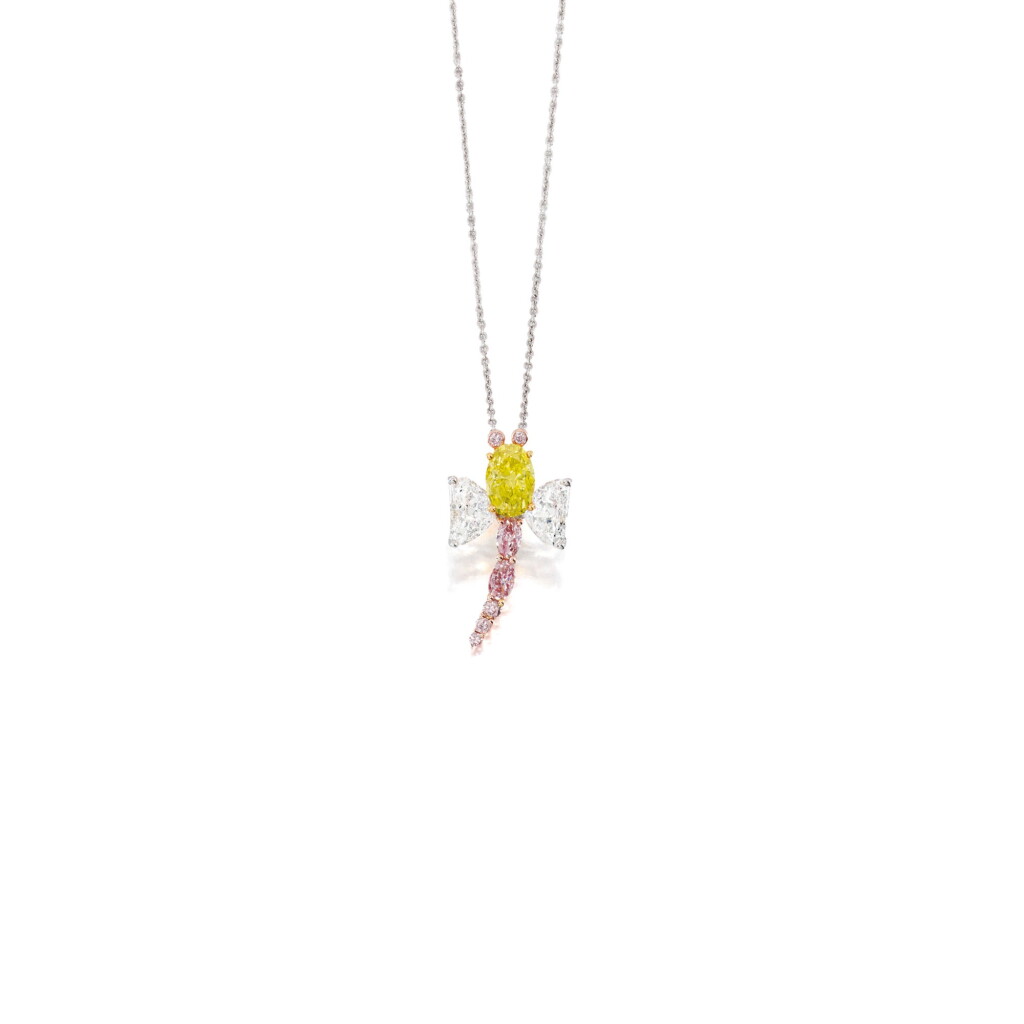 View full screen - View 1 of Lot 1656. FANCY VIVID GREENISH YELLOW AND FANCY PINK DIAMOND AND DIAMOND PENDENT NECKLACE 1.40卡拉 橢圓形 艷彩綠黃色 VS1淨度 鑽石 配 彩粉紅色鑽石 及 鑽石 項鏈.