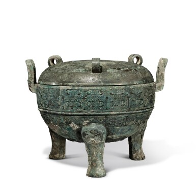 View full screen - View 1 of Lot 246. An archaic bronze tripod vessel and cover (Ding), Eastern Zhou dynasty, early Warring States period | 東周 戰國初 青銅魚紋鼎.