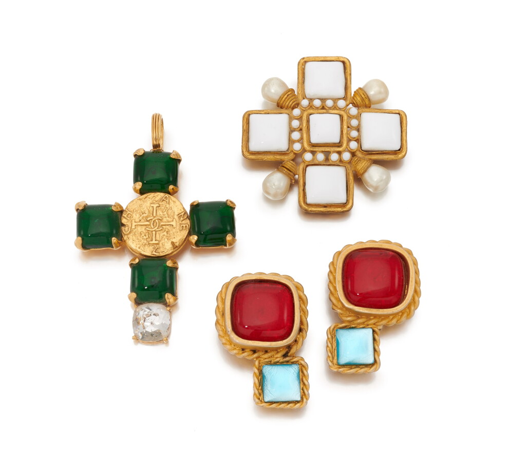 View full screen - View 1 of Lot 72. Gripoix pendant, brooch and pair of earclips.
