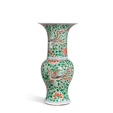 View full screen - View 1 of Lot 895. A famille-verte 'phoenix and peony' vase, Qing dynasty, Kangxi period | 清康熙 五彩穿花鳳紋鳳尾尊.