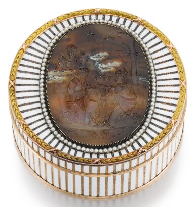 View full screen - View 1 of Lot 320. A RARE FABERGÉ VARICOLOURED GOLD, SARDONYX AND CHAMPLEVÉ ENAMEL BONBONNIÈRE, WORKMASTER MICHAEL PERCHIN, ST PETERSBURG, 1899-1903.