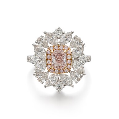 View full screen - View 1 of Lot 1715. Light Pink Diamond and Diamond Ring | Light Pink and Diamond Ring | 0.72克拉 淡粉紅色鑽石 配 鑽石 戒指.