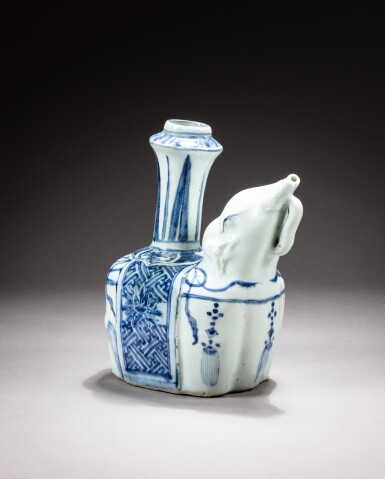 View full screen - View 1 of Lot 178. A blue and white elephant-shaped kendi, Ming dynasty, Wanli-Transitional period | 明萬曆至過渡期 青花象形軍持.