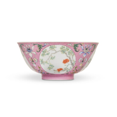 View full screen - View 1 of Lot 28. A fine pink-ground famille-rose sgraffiato 'medallion' bowl, Seal mark and period of Daoguang | 清道光 粉彩粉地錦上添花開光花卉圖盌 《大清道光年製》款.
