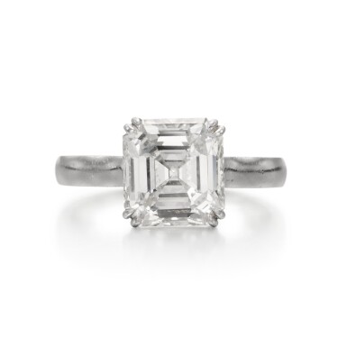 View full screen - View 1 of Lot 179. Diamond ring.