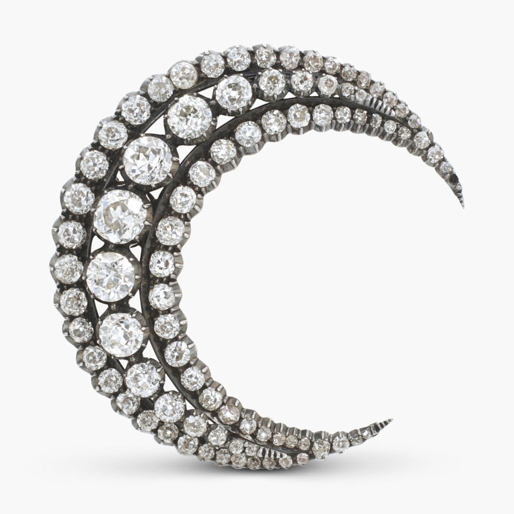 View full screen - View 1 of Lot 764. Diamond Brooch.
