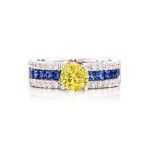 Fancy Deep Greenish Yellow Diamond, Sapphire and Diamond Ring | 1.06克拉 深彩綠黃色鑽石 配 藍寶石 及 鑽石 戒指