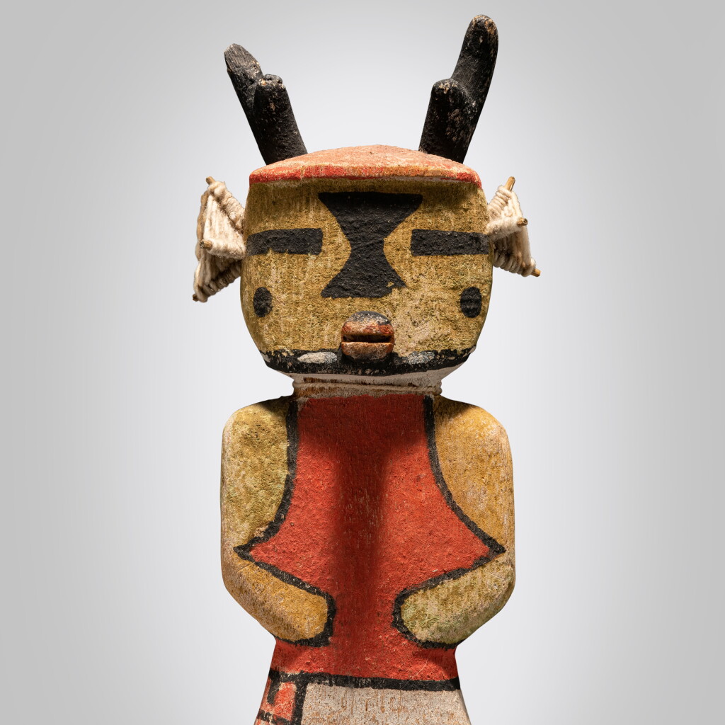 Voir en plein écran - Voir 1 du lot 23. Hopi Katsina Figure.