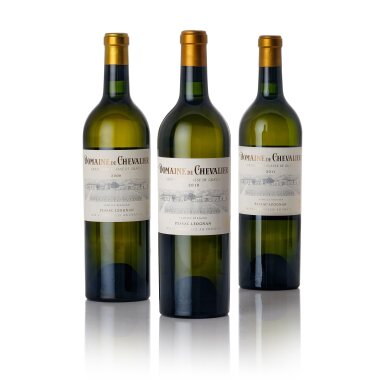View full screen - View 1 of Lot 8267. Domaine de Chevalier Blanc 2011 (6 BT).