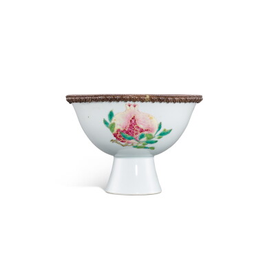 View full screen - View 1 of Lot 3371. A famille-rose 'sanduo' stembowl, Qing dynasty, 18th - 19th century | 清十八至十九世紀 粉彩三多高足盌 《大清乾隆年製》款.