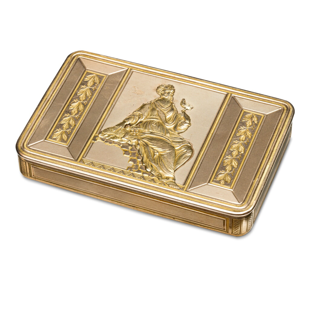 View full screen - View 1 of Lot 1242. A chased two-colour gold snuff box, Hanau, circa 1800/1805.