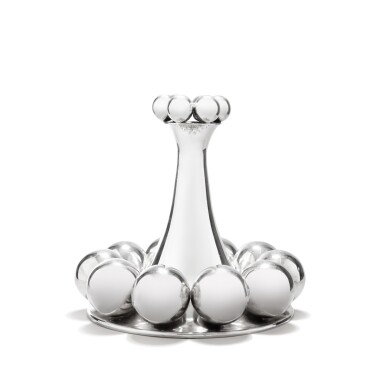 View full screen - View 1 of Lot 56. A large Italian silver vase with sphere decoration, Buccellati, Milan, circa 1990 | Grand vase en argent à décor de sphères par Buccellati, Milan, vers 1990.