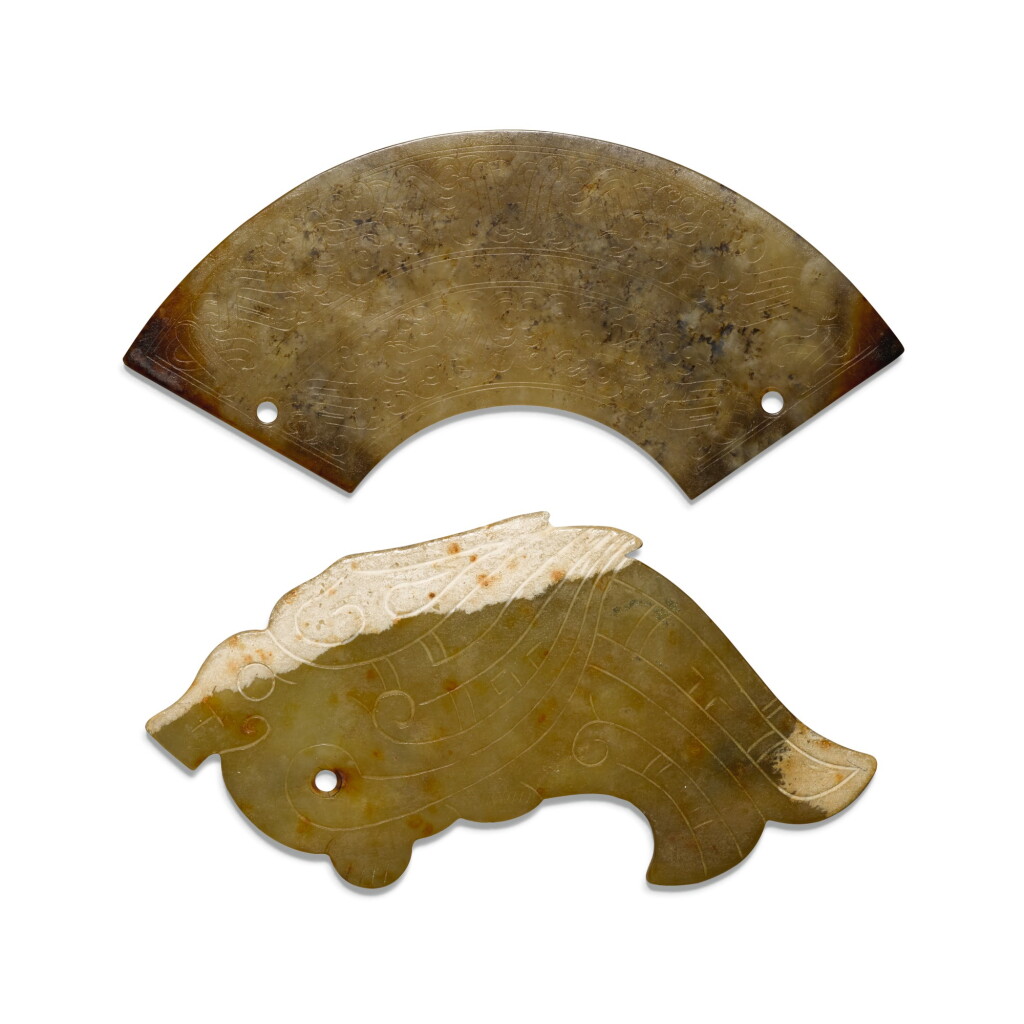 View full screen - View 1 of Lot 112. AN ARCHAISTIC JADE PENDANT, HUANG, QING DYNASTY, 18TH CENTURY | 清十八世紀 仿古青玉鳥紋璜一組兩件.