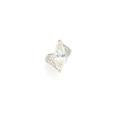 View full screen - View 1 of Lot 281. DIAMOND RING.