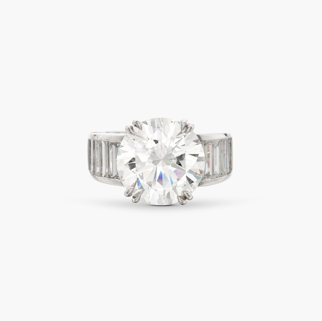 View full screen - View 1 of Lot 332. Diamond Ring .