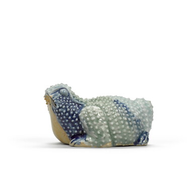 View full screen - View 1 of Lot 25. A large blue and white and celadon-glazed three-legged 'toad' water dropper Qing dynasty, Qianlong period | 清乾隆 青花青釉三足蟾蜍水滴.