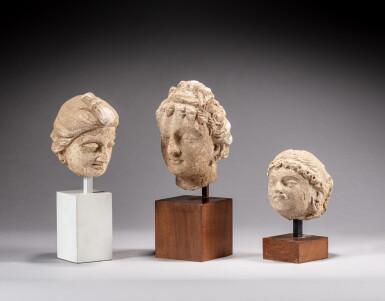 View full screen - View 1 of Lot 121. A group of three stucco heads, Gandhara, 3rd - 4th century | 犍陀羅 三至四世紀 泥塑人物首像一組三件.