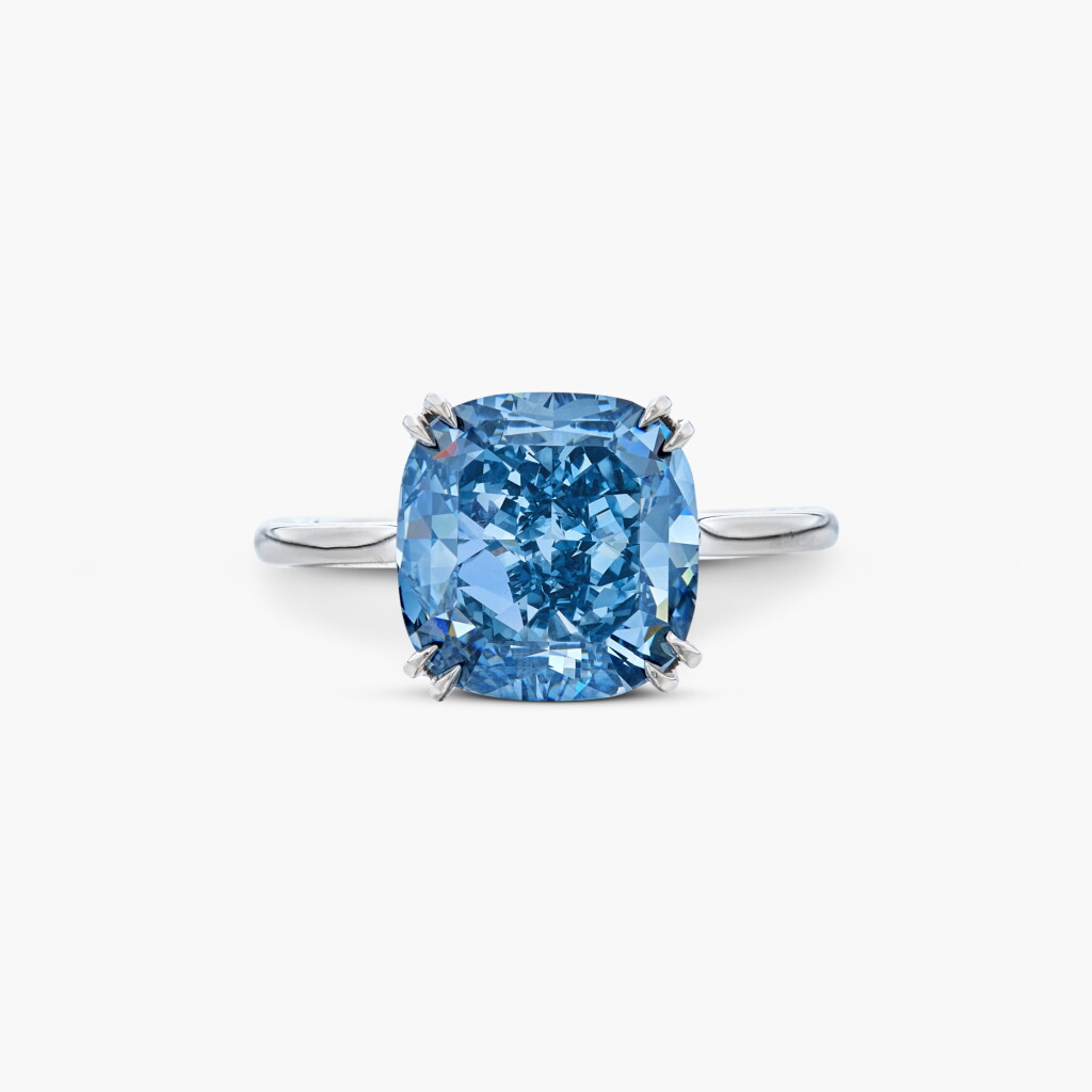全螢幕檢視 - 查看621An Exceptional and Rare Fancy Vivid Blue Diamond Ring 非凡罕見 6.03克拉 艷彩藍色 内部無瑕 鑽石 戒指的1