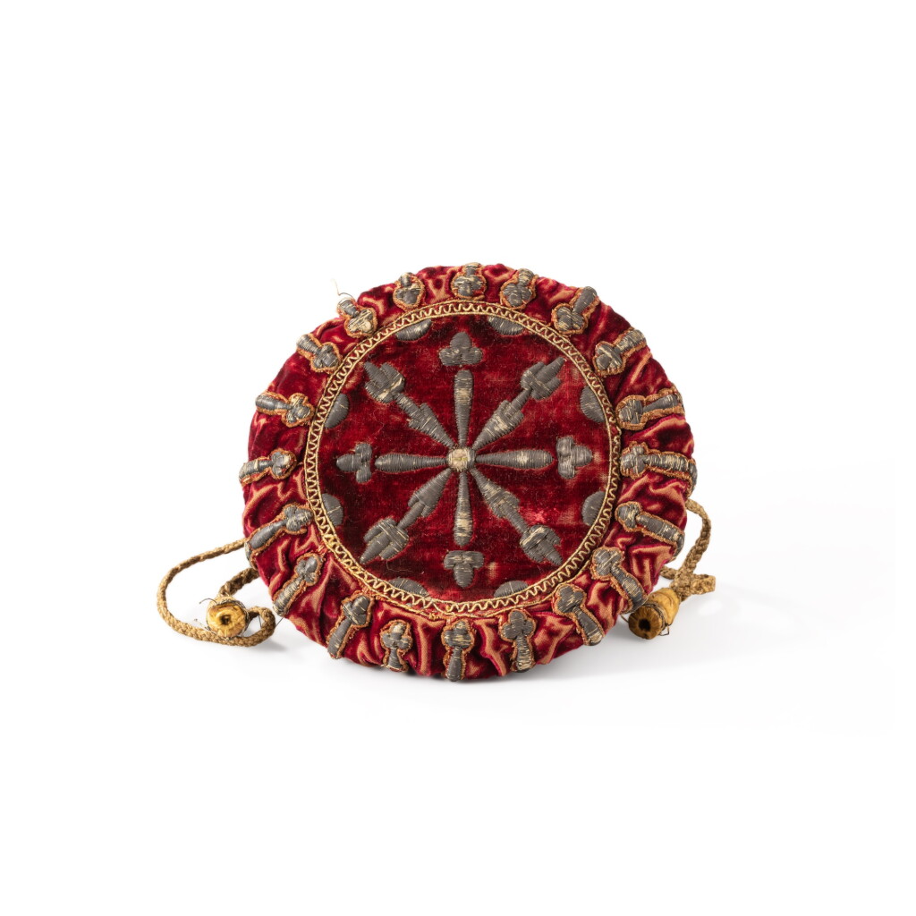 View full screen - View 1 of Lot 1045. A Louis XV game purse in velvet embroidery with silver, circa 1760 | Bourse de jeux en velours et broderie d'époque Louis XV, vers 1760.