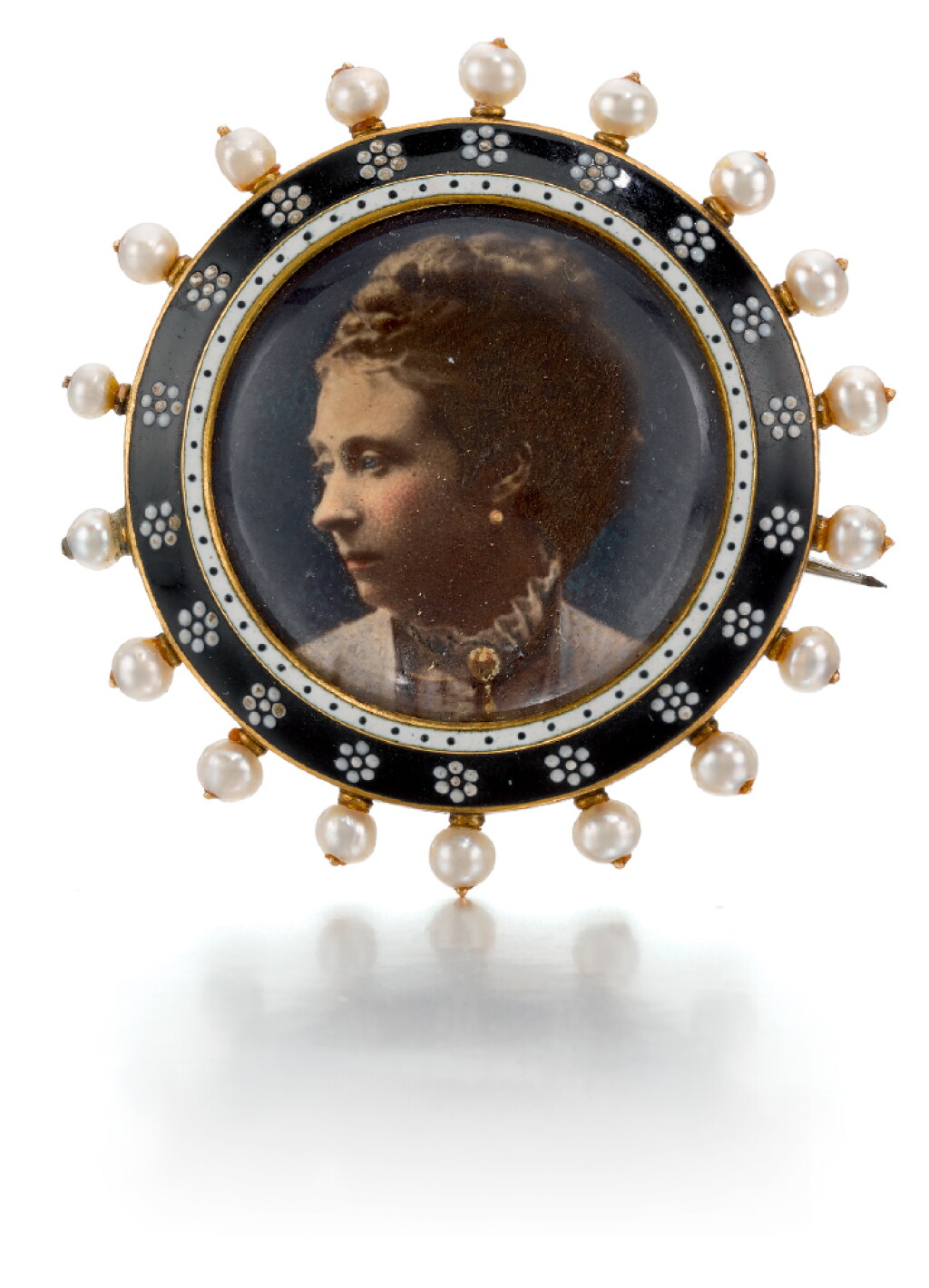 View full screen - View 1 of Lot 113. ATTRIBUTED TO CARLO GIULIANO (1831-1895), ENGLISH, LONDON, LAST QUARTER 19TH CENTURY | MOURNING JEWEL WITH A PHOTOGRAPH OF PRINCESS ALICE OF ENGLAND (1843-1878).