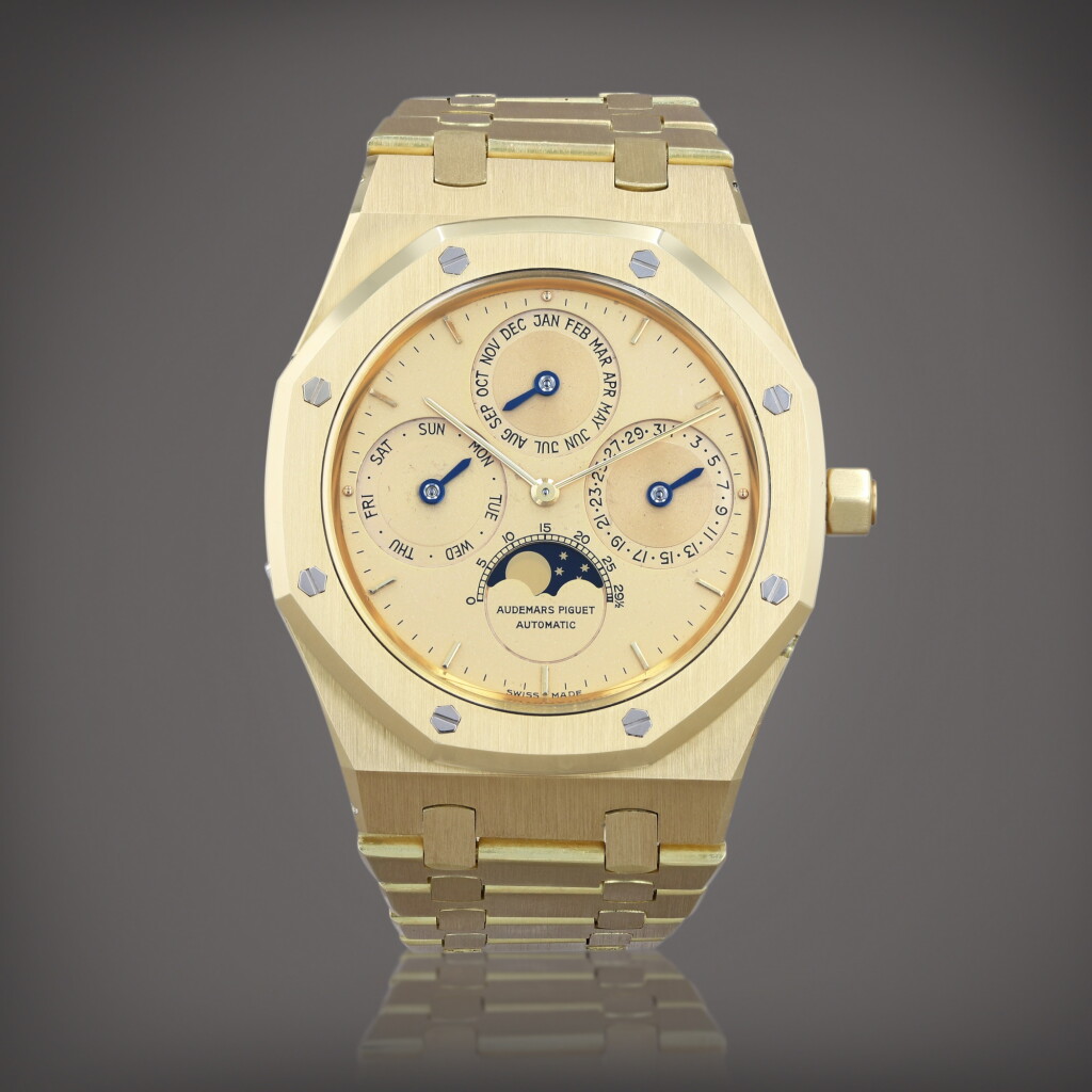 View full screen - View 1 of Lot 424. Royal Oak 'N.014', reference 25554BA Montre bracelet à quantième perpétuel en or jaune avec phases de lune | Yellow gold perpetual calendar wristwatch with moon phases and bracelet Vers 1985 | Circa 1985.