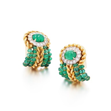 View full screen - View 1 of Lot 61. Paire de clips d'oreille émeraudes et diamants | Pair of emerald and diamond ear clips.