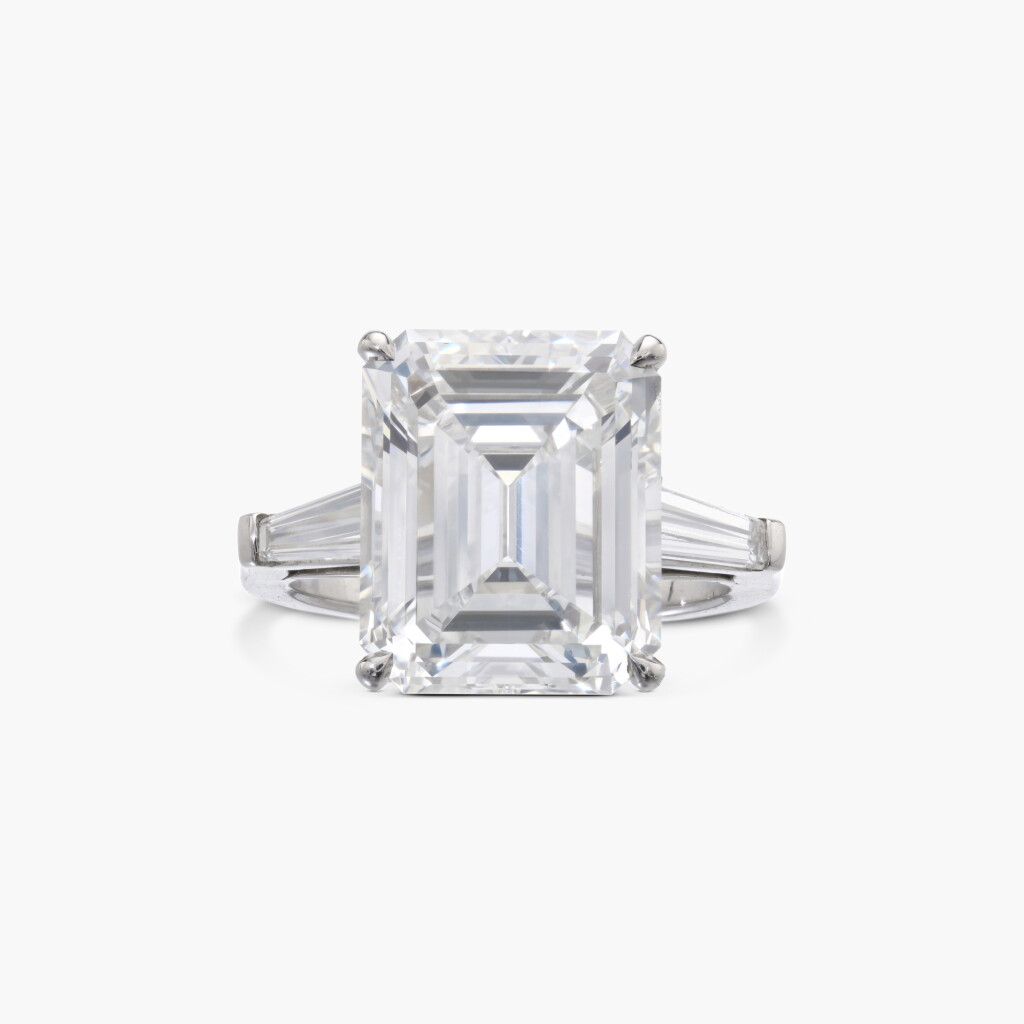 View full screen - View 1 of Lot 537. Diamond Ring.
