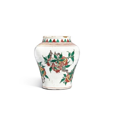 View full screen - View 1 of Lot 653. A wucai 'sanduo' baluster jar, 17th century | 十七世紀 五彩三多紋罐.