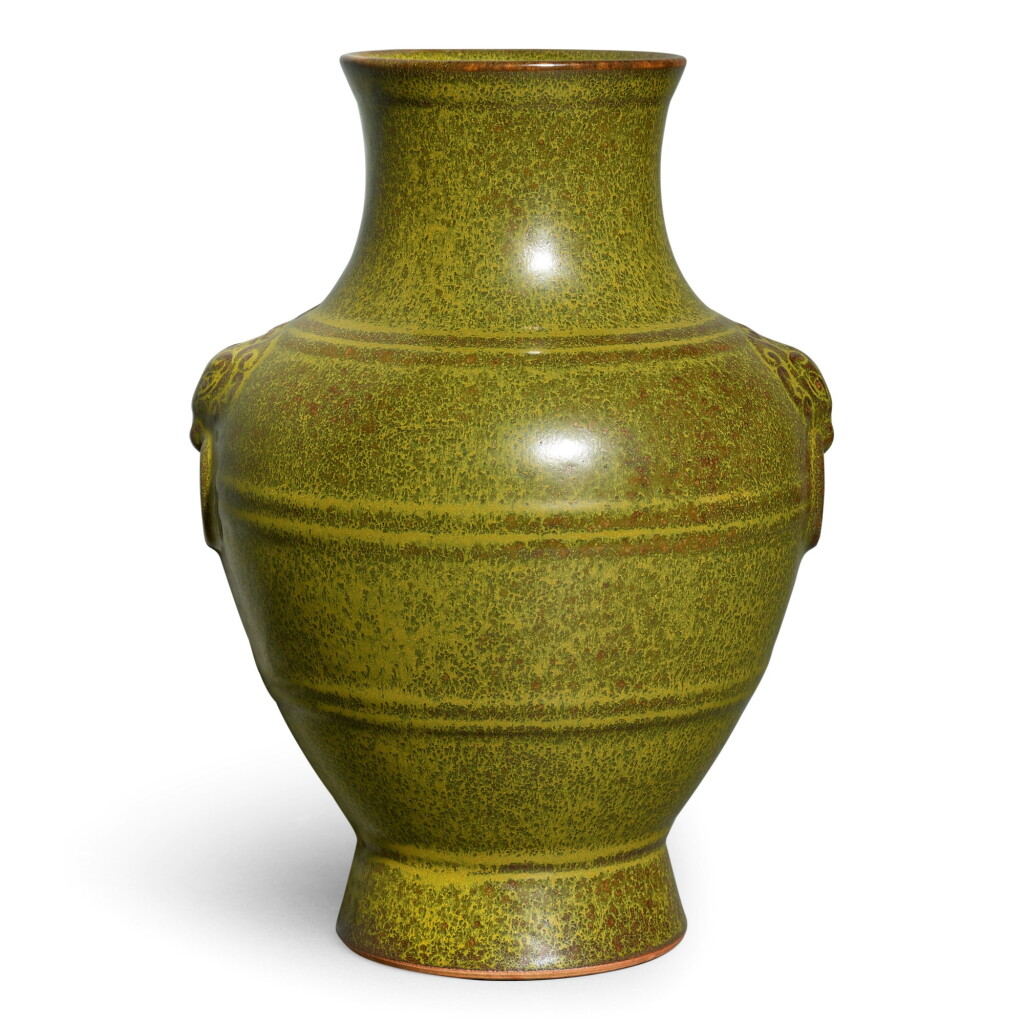 View full screen - View 1 of Lot 96. A RARE TEADUST-GLAZED VASE, HU SEAL MARK AND PERIOD OF YONGZHENG | "清雍正 茶葉末釉鋪首弦紋尊 《雍正年製》款".