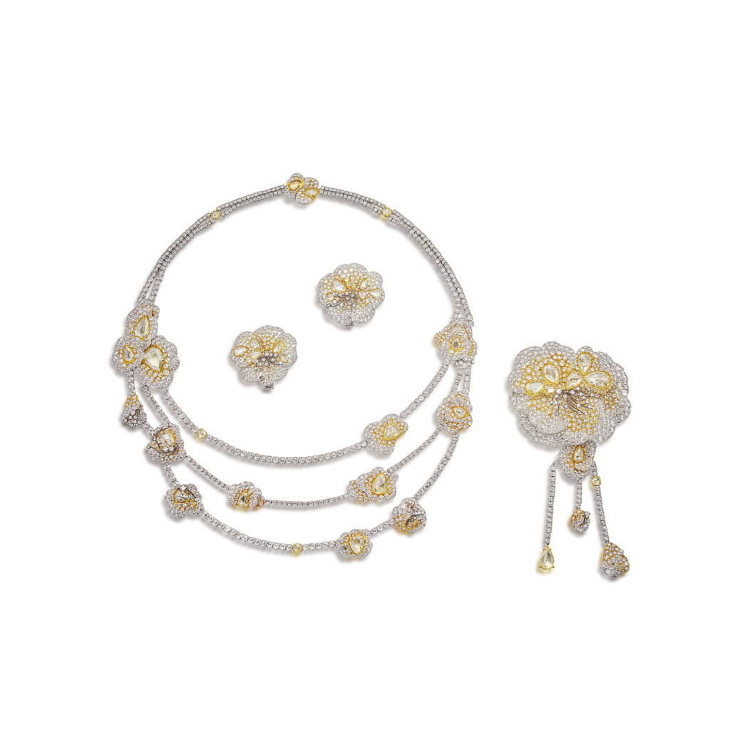 View full screen - View 1 of Lot 287. Fancy Intense Yellow, Fancy Light Yellow Diamond and Diamond Parure | Carnet | 濃彩黃色鑽石 配 淡彩黃色鑽石 項鏈,耳環 及 胸針 套裝.