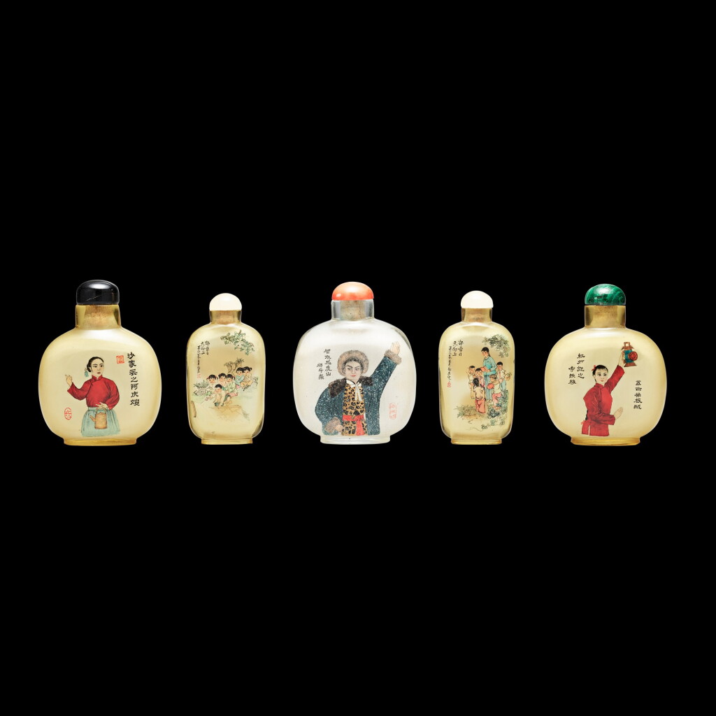 View full screen - View 1 of Lot 1124. Five inscribed inside-painted glass snuff bottles, 1960s | 1960年代 玻璃內畫題字鼻煙壺一組五件.