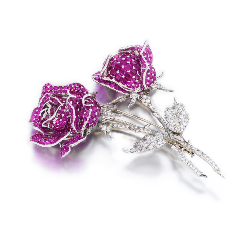 View full screen - View 1 of Lot 219. Broche rubis et diamants | Ruby and diamond brooch.