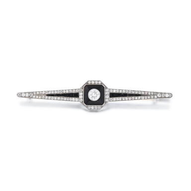 View full screen - View 1 of Lot 34. Broche onyx et diamants | Onyx and diamond brooch.