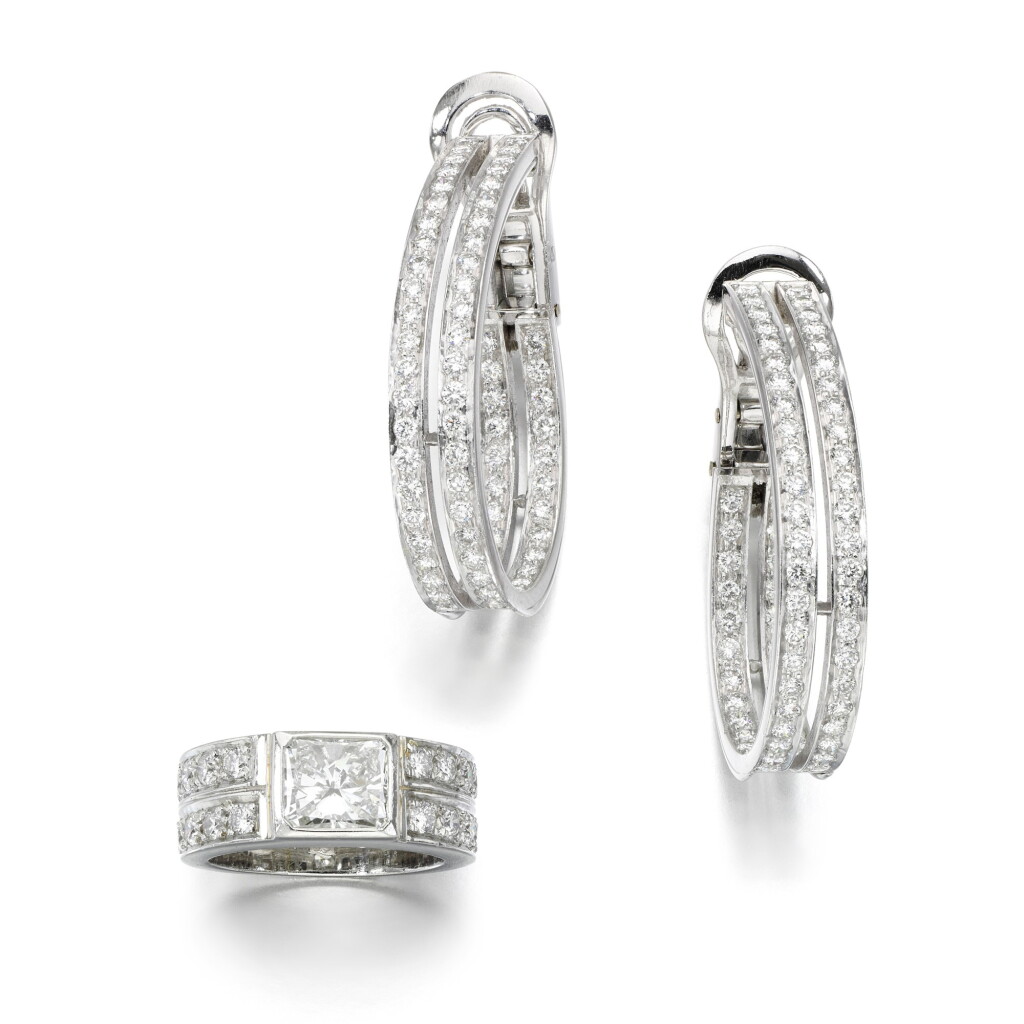 View full screen - View 1 of Lot 123. Cassandra Goad | Diamond ring and a pair of diamond ear clips.