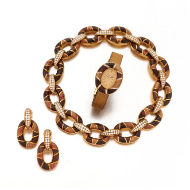 View full screen - View 1 of Lot 112. Wood and diamond demi parure (Collana, paio di orecchini e orologio da polso in legno e diamanti).
