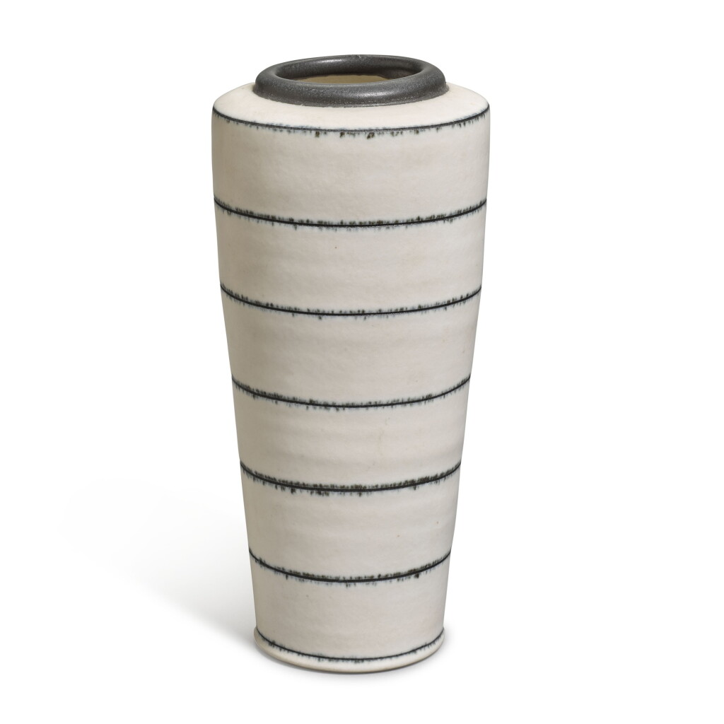 View full screen - View 1 of Lot 276. Porcelain Jar.