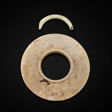 View full screen - View 1 of Lot 3005. A jade 'dragon' pendant and a stone collared disc, Neolithic period 新石器時期 玉雕龍形珮飾及有領石璧一組兩件.