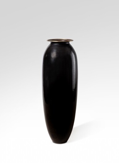 View full screen - View 1 of Lot 18. Vase.