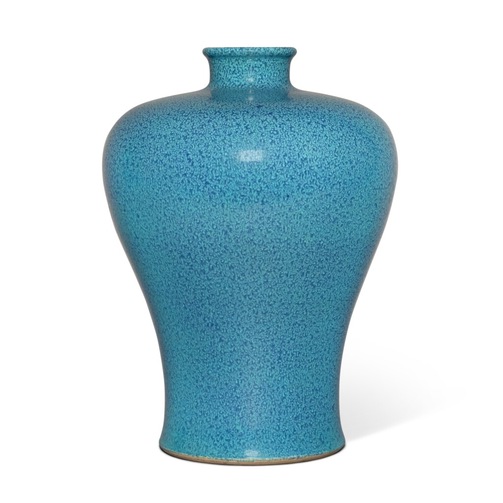 View full screen - View 1 of Lot 115. A rare 'robin's egg'-glazed vase (Meiping), Qing dynasty, Qianlong period | 清乾隆 爐鈞釉梅瓶.