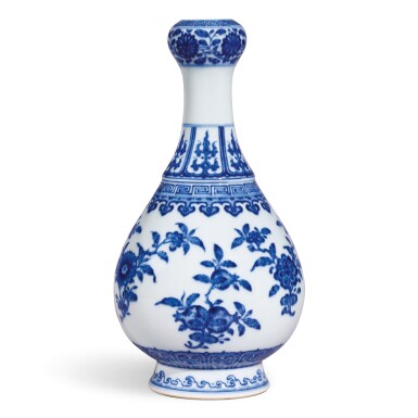 View full screen - View 1 of Lot 3603. A BLUE AND WHITE GARLIC-MOUTH VASE SEAL MARK AND PERIOD OF QIANLONG | 清乾隆 青花折枝花果紋蒜頭瓶 《大清乾隆年製》款.
