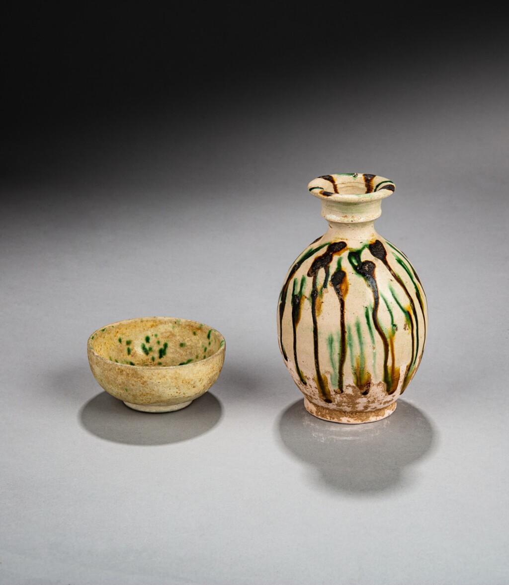 View full screen - View 1 of Lot 22. A sancai-glazed vase and a small green-splashed bowl, Tang dynasty | 唐 三彩花瓶及綠斑小盌一組兩件.