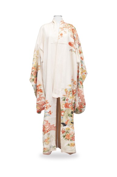 View full screen - View 1 of Lot 53. Unlabeled, Printed ivory silk kimono circa 1960 – 1970 | Sans griffe, Kimono en soie ivoire imprimé circa 1960 – 1970.