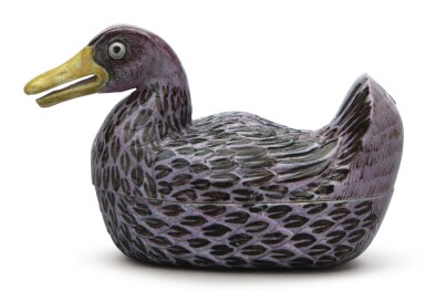 View full screen - View 1 of Lot 713. A CHINESE EXPORT SMALL DUCK-FORM BOX AND COVER, QING DYNASTY, QIANLONG PERIOD, 1760-75.