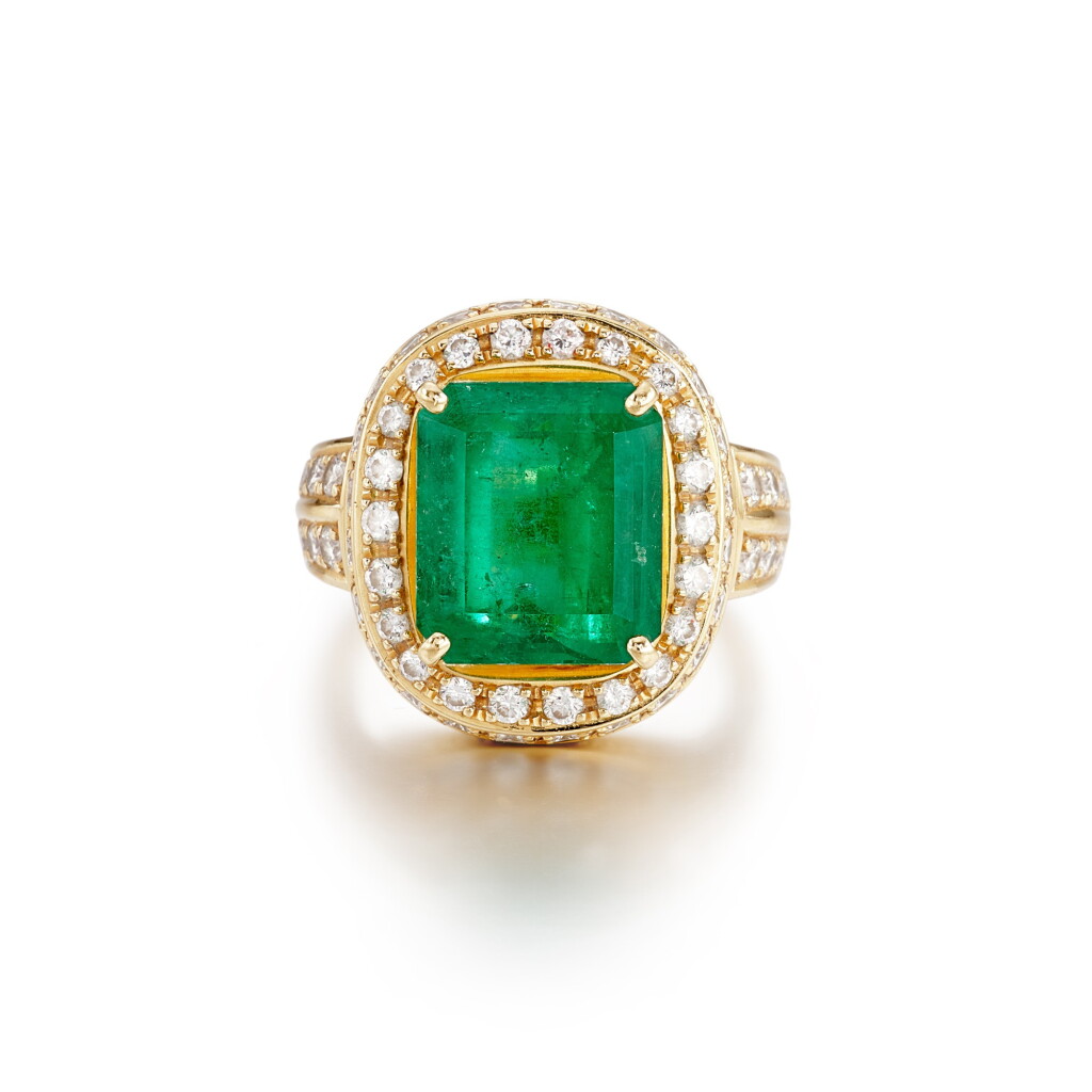 View full screen - View 1 of Lot 1667. Emerald and Diamond Ring | 7.52克拉「哥倫比亞」祖母綠 配 鑽石 戒指.
